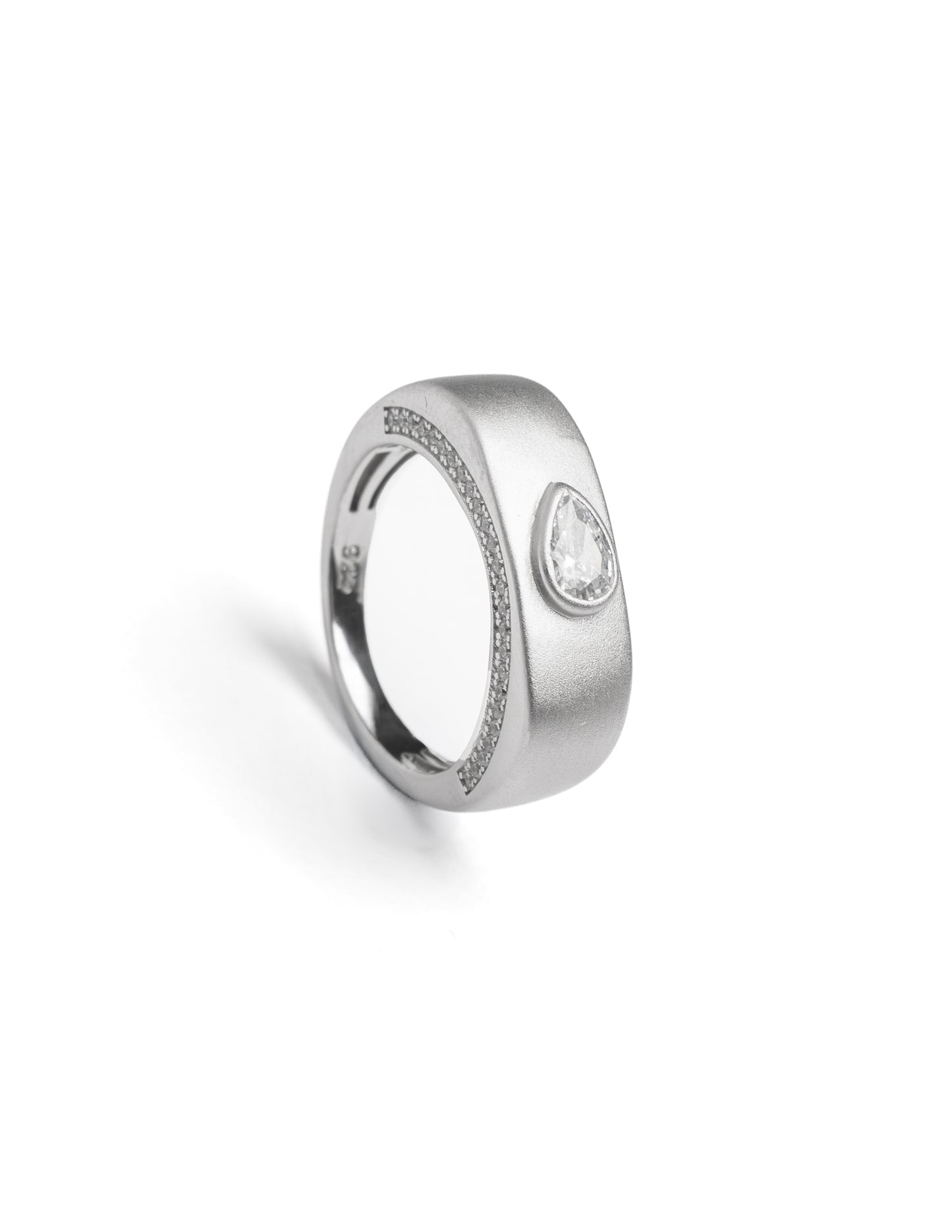 Noto stone studded ring
