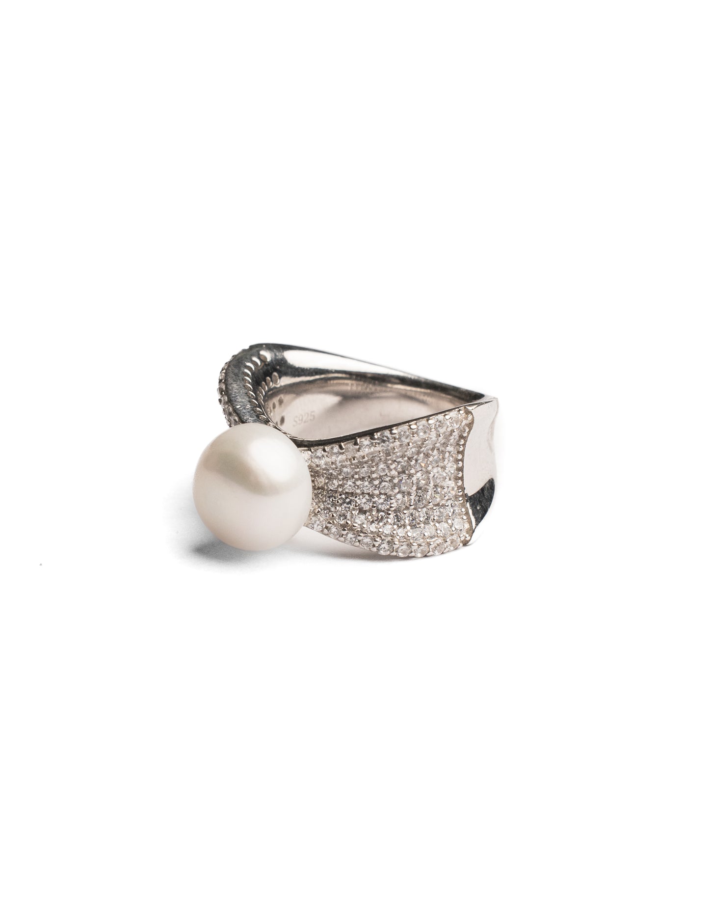 Pearl Ribbon Ring