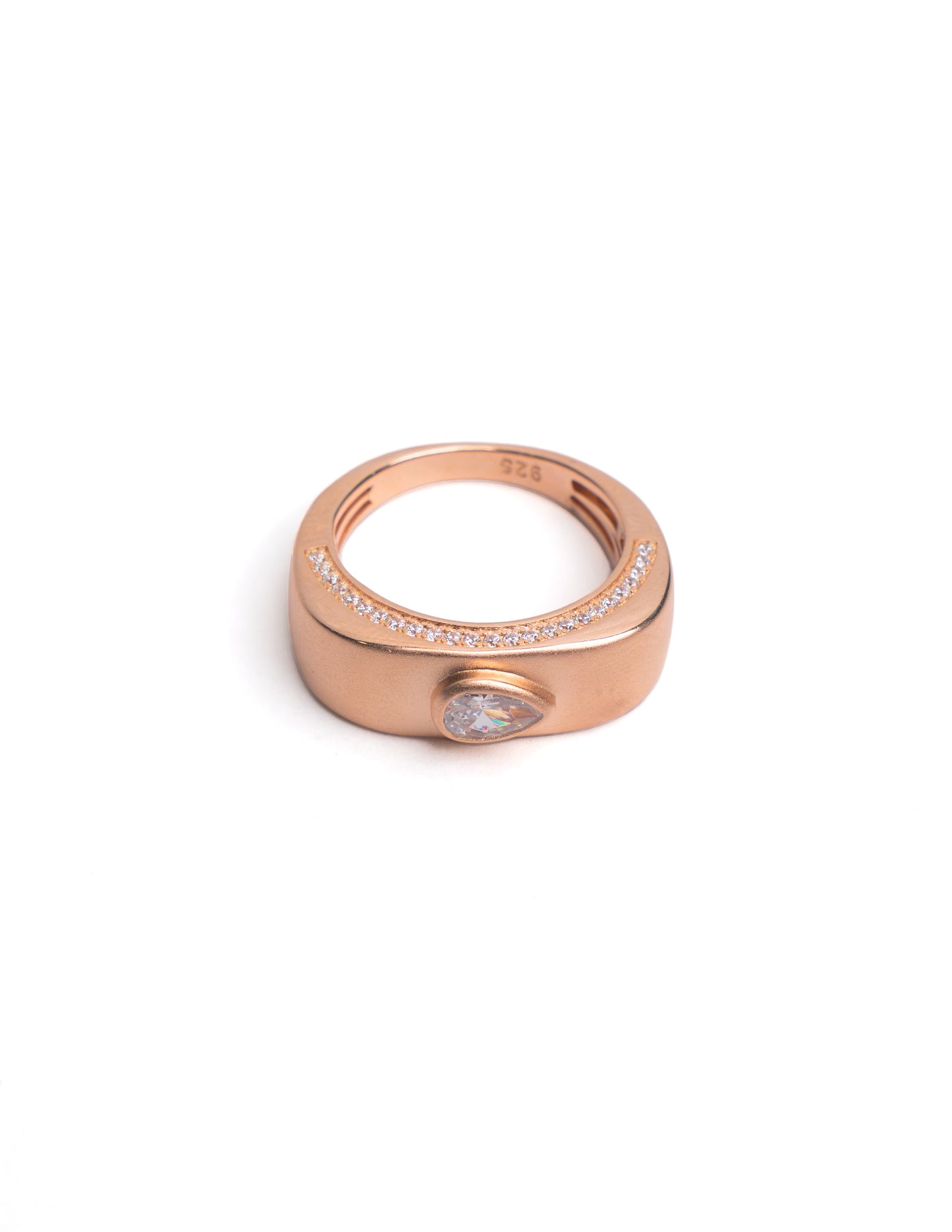 Noto stone studded ring