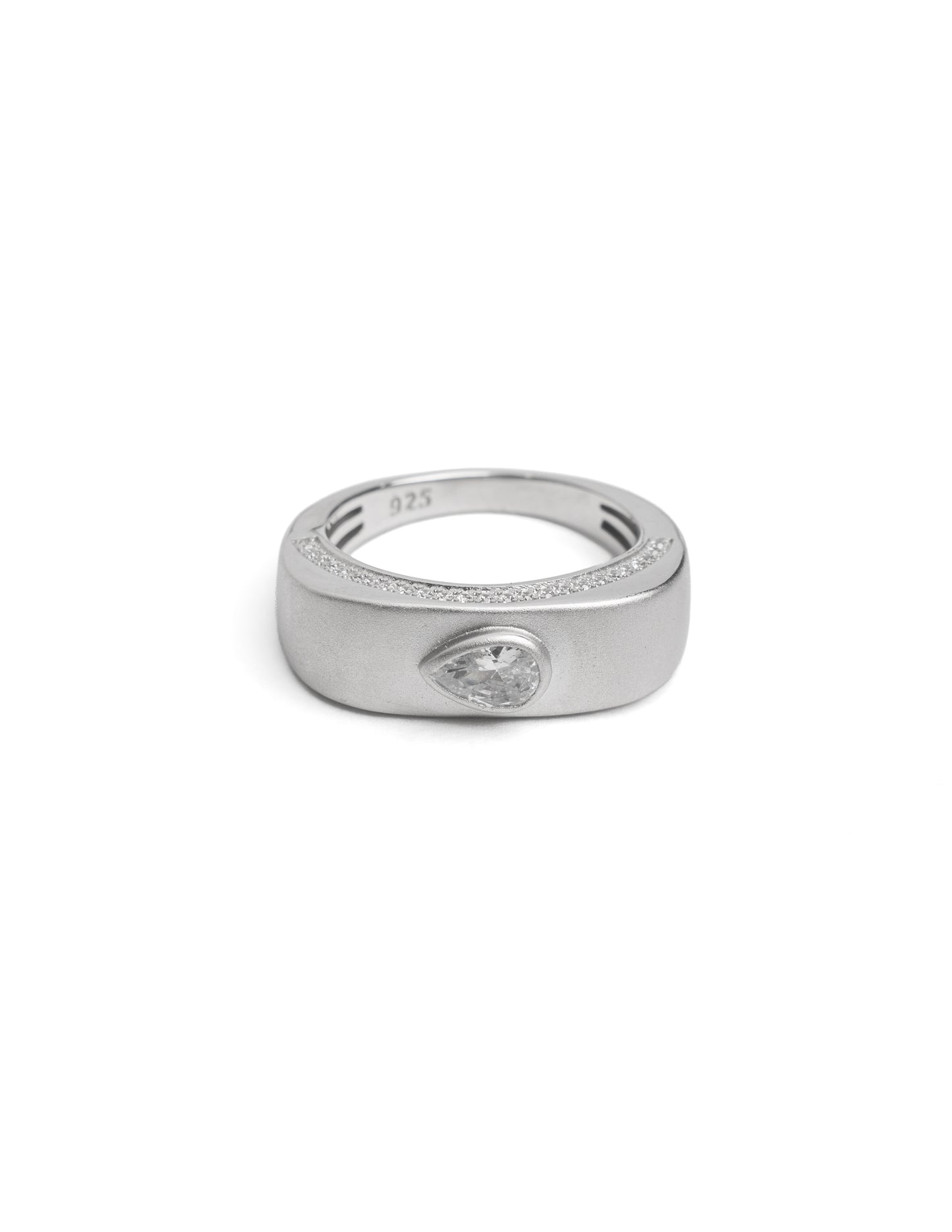 Noto stone studded ring