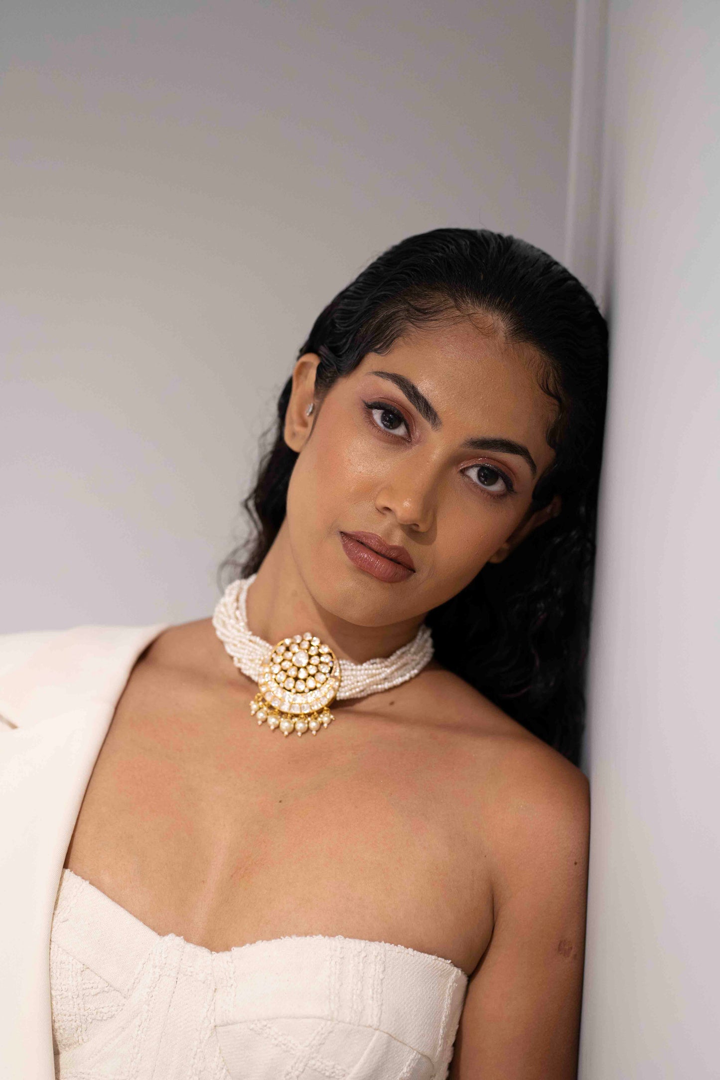 Miorah Kundan and Pearl Choker