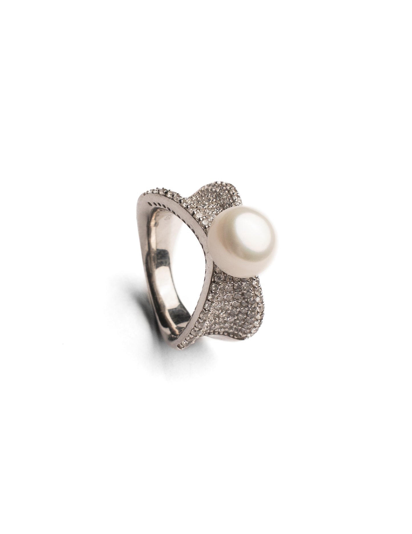 Pearl Ribbon Ring
